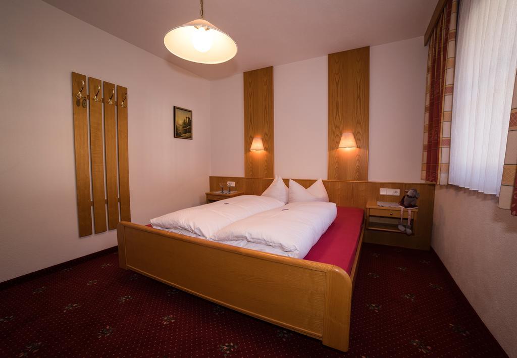 Alberts Bellevue Appartements Nauders Bilik gambar