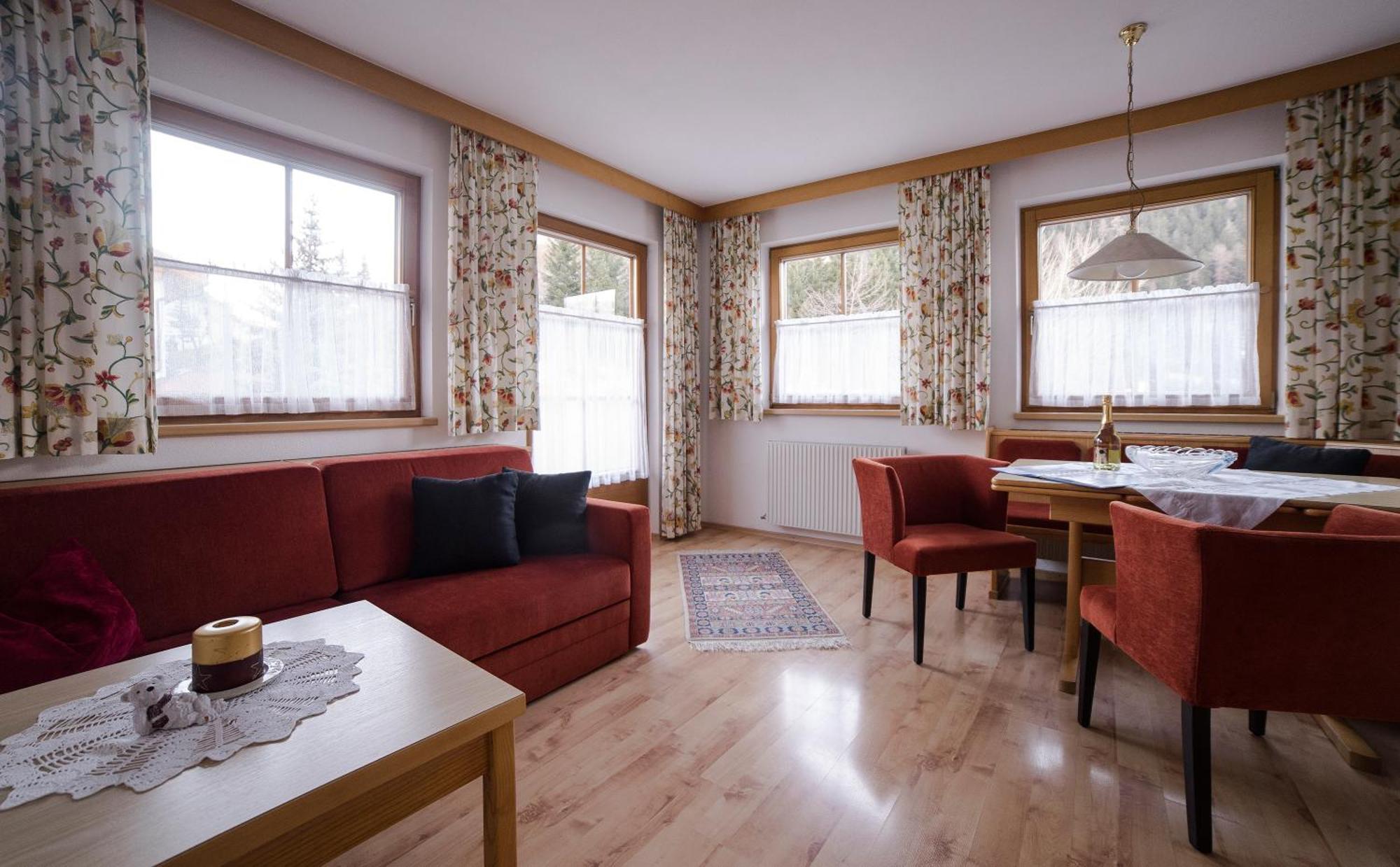 Alberts Bellevue Appartements Nauders Bilik gambar