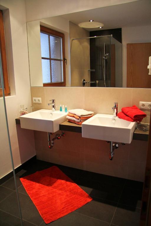 Alberts Bellevue Appartements Nauders Bilik gambar